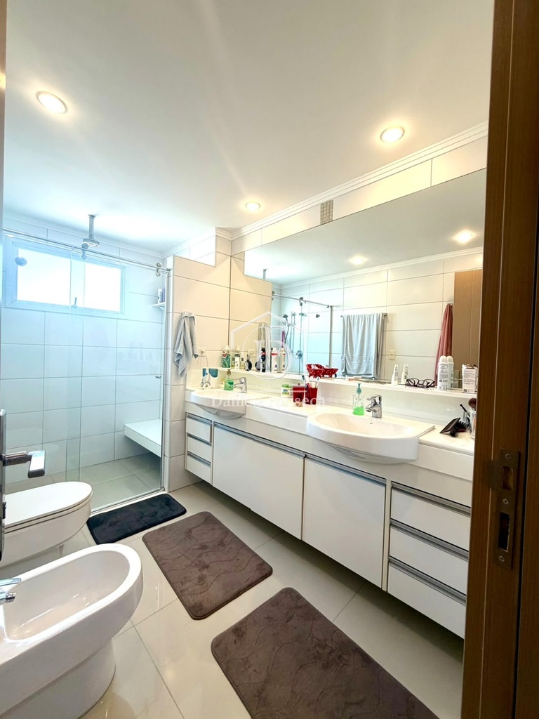 7825d90a-c9e5-4f73-9398-d5c390abfaf8.jpg